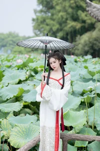 YiTuYu Art Language Vol.7679: Stunning Portraiture Featuring Pao Fu Xiao Fang - image 4