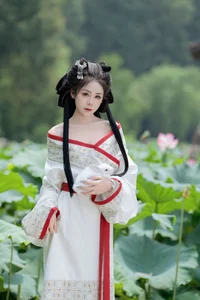 YiTuYu Art Language Vol.7679: Stunning Portraiture Featuring Pao Fu Xiao Fang - image 1