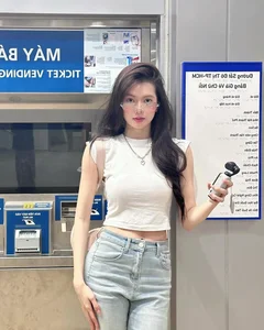 Stunning Dance Student Captures Chic Urban Moments at Metro Ben Thanh Station - image 3