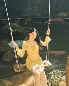 Lọ Lem’s Stunning Style Evolution: Embracing a Mature and Sophisticated Aesthetic - image 0