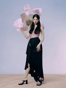 The Timeless Elegance of Christy Chung and Her Three Beautiful Daughters - image 7
