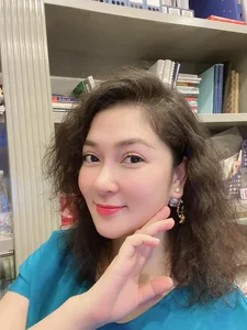 The Evolution of Vietnamese Beauty Icons: Addressing Plastic Surgery Rumors and Timeless Elegance in the Spotlight - image 7