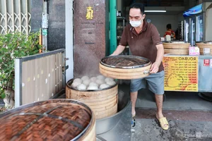 Unique Spicy Chili Steamed Buns: A Must-Try Street Food Experience in Ho Chi Minh City - image 2
