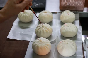 Unique Spicy Chili Steamed Buns: A Must-Try Street Food Experience in Ho Chi Minh City - image 0