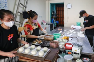 Unique Spicy Chili Steamed Buns: A Must-Try Street Food Experience in Ho Chi Minh City - image 11
