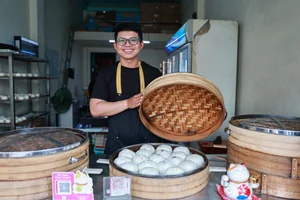 Unique Spicy Chili Steamed Buns: A Must-Try Street Food Experience in Ho Chi Minh City - image 7