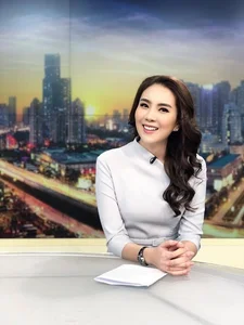 Behind the Scenes: The Real Life of Vietnam’s Famous Weather Reporter - image 4