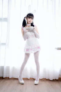 Elegant Soft Girl Aesthetic Photography: Shi Wan Zhen Zhi Fu Te in White Peach Oolong Milk Tea Inspired Fashion Look (Part 01) - image 9