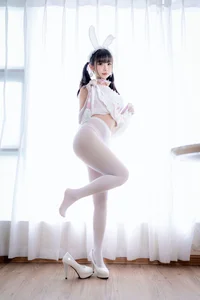 Elegant Soft Girl Aesthetic Photography: Shi Wan Zhen Zhi Fu Te in White Peach Oolong Milk Tea Inspired Fashion Look (Part 01) - image 0