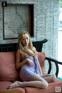 Lele at the Cafe: A Study in Urban Elegance and Casual Beauty - image 28