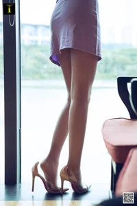 Lele at the Cafe: A Study in Urban Elegance and Casual Beauty - image 42