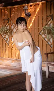 JP TOOMI: Radiant Beauty in 'KiMi to Haru Ranman' – Exclusive Spring Photo Book - image 4