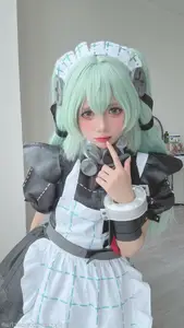 Coser PoppaChan - Corin: Captivating Green-Haired Maid Cosplay Unveiled - image 2