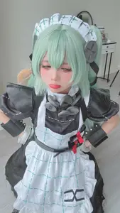 Coser PoppaChan - Corin: Captivating Green-Haired Maid Cosplay Unveiled - image 4