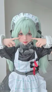 Coser PoppaChan - Corin: Captivating Green-Haired Maid Cosplay Unveiled - image 5