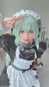 Coser PoppaChan - Corin: Captivating Green-Haired Maid Cosplay Unveiled - image 0