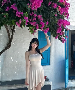 Trend Alert: Why Deep V-Neck Outfits Are Dominating Modern Fashion and Influencer Styles - image 9