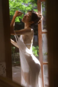 Modern Aesthetics in YiTuYu Art Language Vol.10305 with Liu Liu - image 1