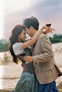Anh Đức and Quỳnh Anh: A Look at the Elegant Couple Fashion of Vietnam’s Favorite Duo - image 3
