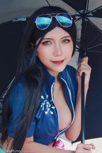 Captivating Nico Robin Cosplay by lMusicl: A Sun-Drenched Seaside Adventure - image 12