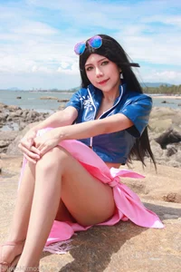 Captivating Nico Robin Cosplay by lMusicl: A Sun-Drenched Seaside Adventure - image 7