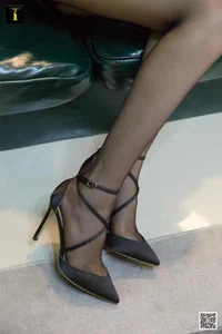 Sophisticated Style: Model Jiu Mei Showcases Elegant Black Strappy Heels in Exclusive IESS Collection - image 76