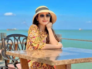 Timeless Elegance: Actress Khanh Huyen’s Radiant Beauty and Career at Age 53 - image 4