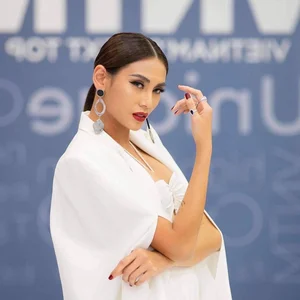 Võ Hoàng Yến High-Fashion Editorial: Iconic Supermodel Style and Glamorous Trendy Beauty Inspiration for Modern Fashion Enthusiasts - image 1