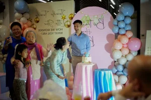 Hanoi's 'Unique Name' Hot Girl Shows Off Stunning Baby Bump in Final Pregnancy Stages - image 1