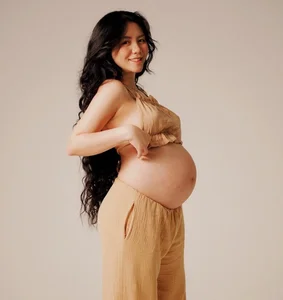 Hanoi's 'Unique Name' Hot Girl Shows Off Stunning Baby Bump in Final Pregnancy Stages - image 6