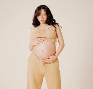 Hanoi's 'Unique Name' Hot Girl Shows Off Stunning Baby Bump in Final Pregnancy Stages - image 3