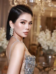 Celebrity Style Gallery: Thuỳ Anh’s Floral Elegance and Đào Lan Phương’s Stunning Bikini Look - image 5