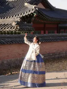 Phuong Ly Transforms into a Regal Korean Consort in Exquisite Hanbok at Ancient Palace - image 5