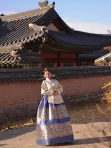 Phuong Ly Transforms into a Regal Korean Consort in Exquisite Hanbok at Ancient Palace - image 9