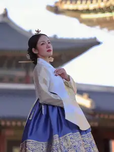 Phuong Ly Transforms into a Regal Korean Consort in Exquisite Hanbok at Ancient Palace - image 2