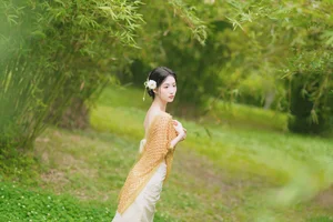 Traditional Grace: Mianmian as a Dai Ethnic Girl in YITUYU Art Language - image 3