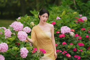 Traditional Grace: Mianmian as a Dai Ethnic Girl in YITUYU Art Language - image 1