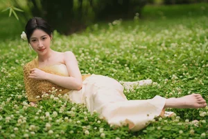 Traditional Grace: Mianmian as a Dai Ethnic Girl in YITUYU Art Language - image 5