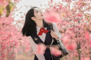 Elegant Spring Portraiture: Jian Xiao Cheng in Art Language Vol.9389 – Serenity Under the Red Cherry Tree - image 24