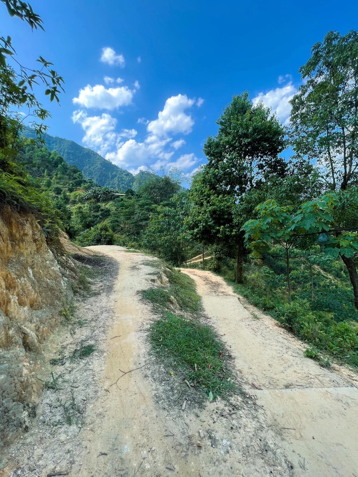 Discovering the Untouched Beauty of Hang Te Cho Waterfall in Yen Bai