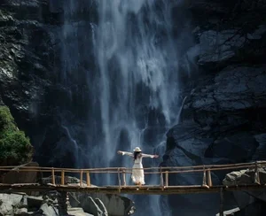 Discovering the Untouched Beauty of Hang Te Cho Waterfall in Yen Bai - image 3