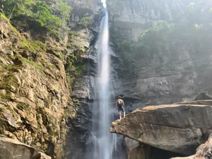 Discovering the Untouched Beauty of Hang Te Cho Waterfall in Yen Bai - image 1