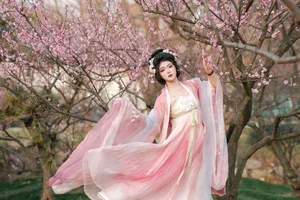 YiTuYu Art Language Vol.6819 Kailin Jiang Portrait Photography Gallery - image 0