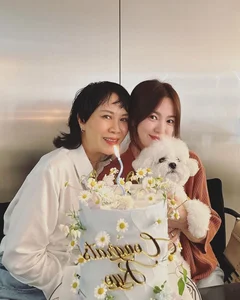 Song Hye Kyo’s Timeless Beauty Secrets: The 2-2-2 Skincare Routine for a Youthful Glow at 40 - image 9