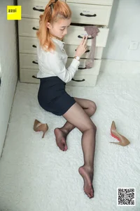 IESS Qiu Qiu: Qiu Jie's Black Silk Scrutiny Fashion Photography Set - image 7