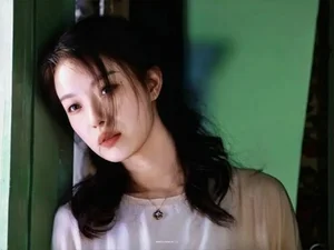The Timeless Beauty of China’s 85-Born Actresses: Comparing Eras of Stardom - image 21