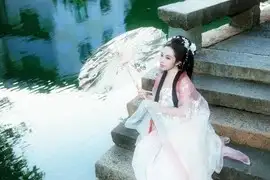 Truong Hoang Mai Anh: Chic Style, Captivating Aura at Shanghai Bund - image 1