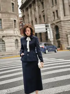 Truong Hoang Mai Anh: Chic Style, Captivating Aura at Shanghai Bund - image 3