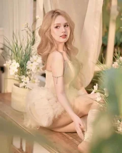 The Radiant Beauty of Xoài Non: A Look at Her Style Before Recent Marriage Rumors - image 1