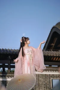 YiTuYu Art Language Vol.6775: Xiao Qi Featured in an Elegant and Artistic Fashion Portrait Series - image 9